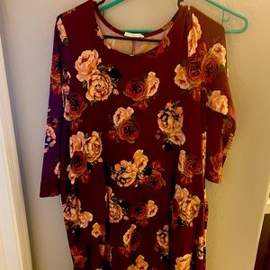 Neesee’s Burgundy midi dress with pockets!